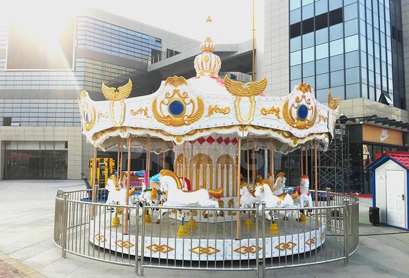 16 Seats White & Gold Carousel