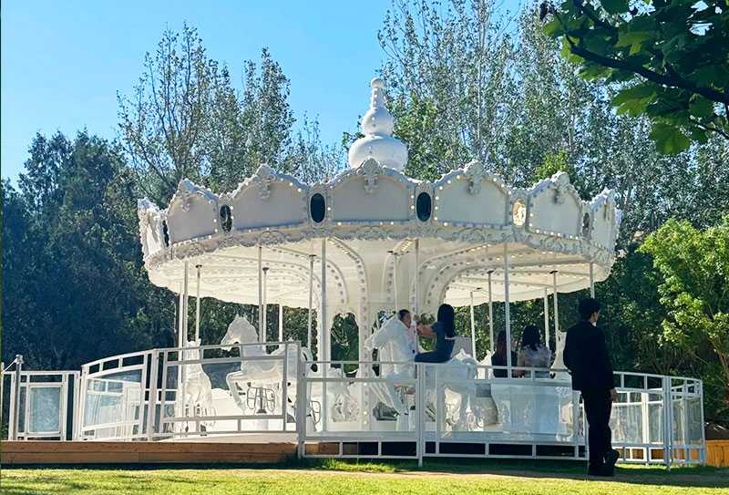 24 Seats White Carousel Ride